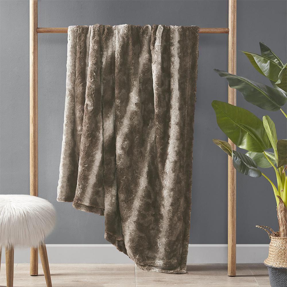 Oversized Faux Fur Throw. Picture 2
