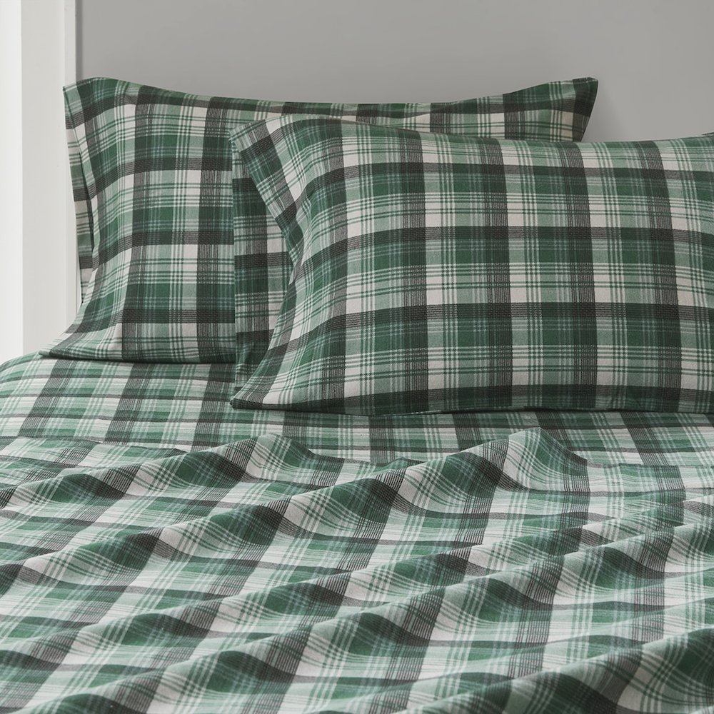Cotton Flannel Sheet Set in Green Plaid. Picture 2