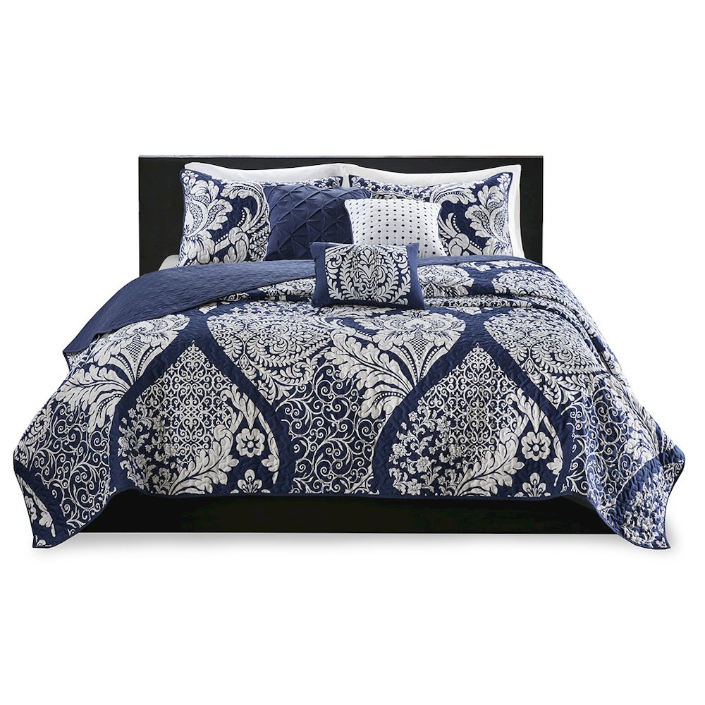 6 Piece Printed Cotton Quilt Set with Throw Pillows. Picture 3