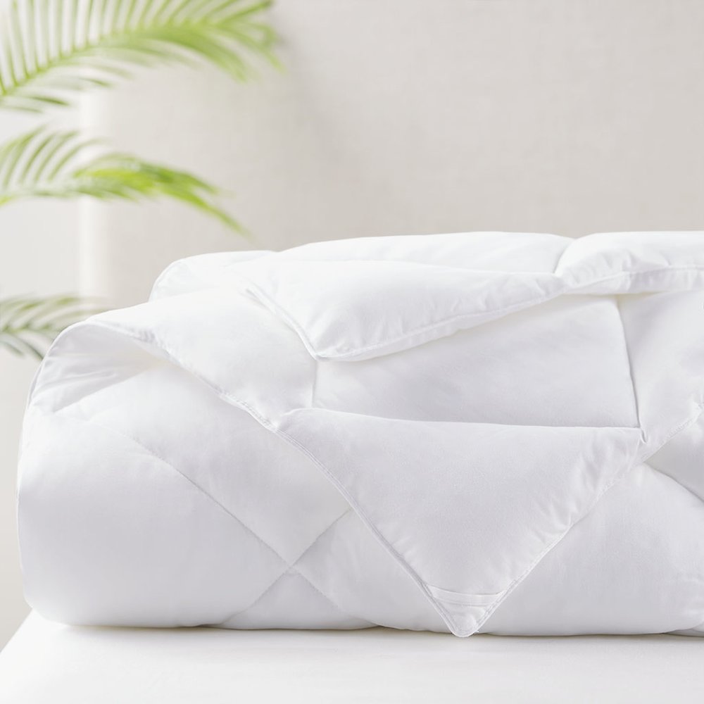 Cotton Down Alternative Featherless Comforter. Picture 2