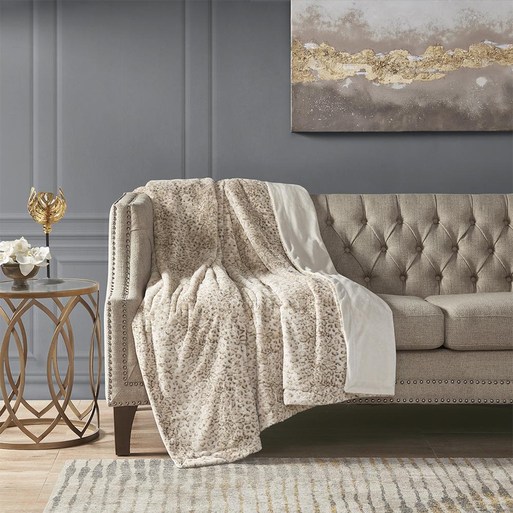 Oversized Faux Fur Throw. Picture 4