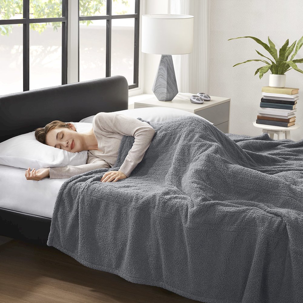 Dream Soft Heated Blanket, Grey color. Picture 4