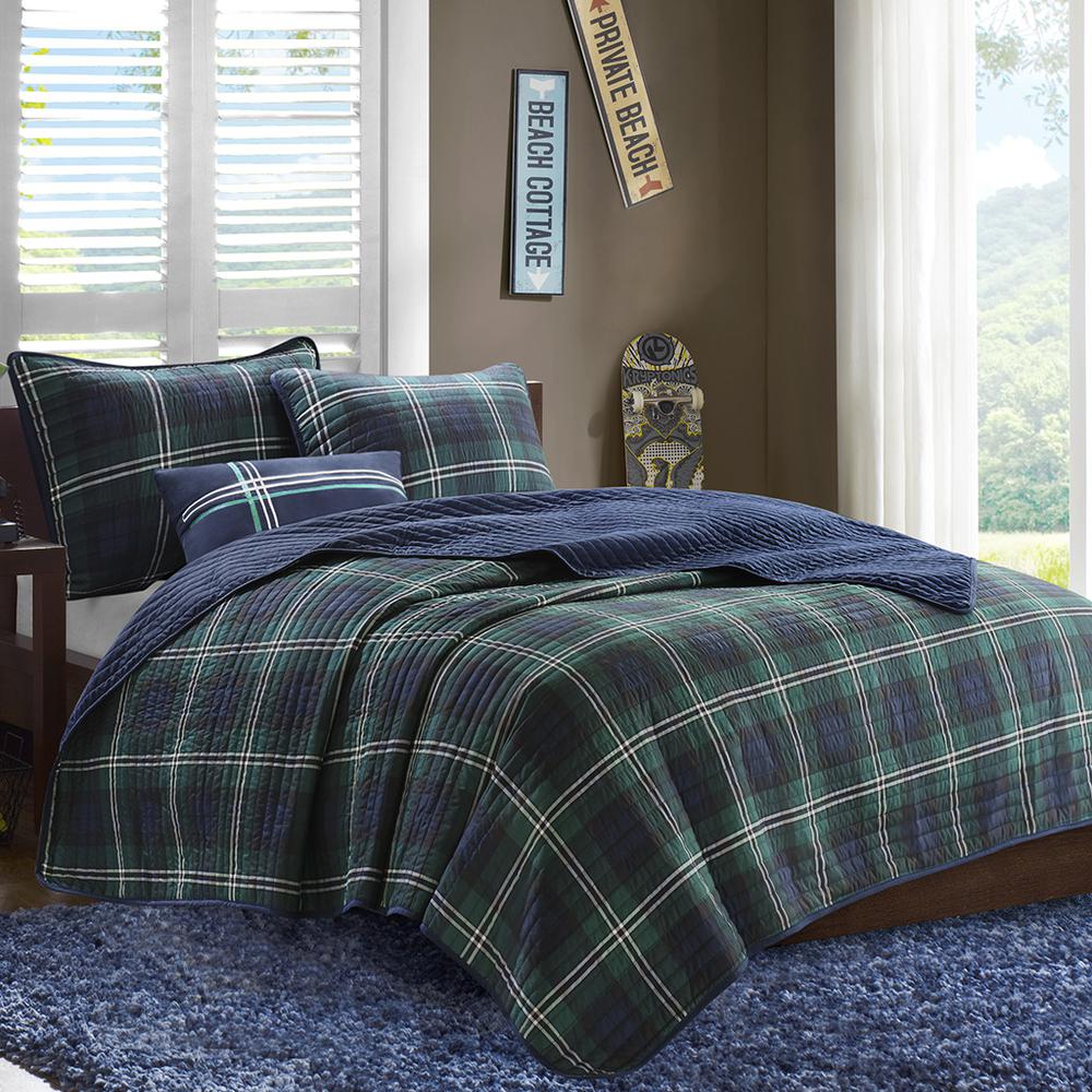 Reversible Quilt Set with Throw Pillow. Picture 4