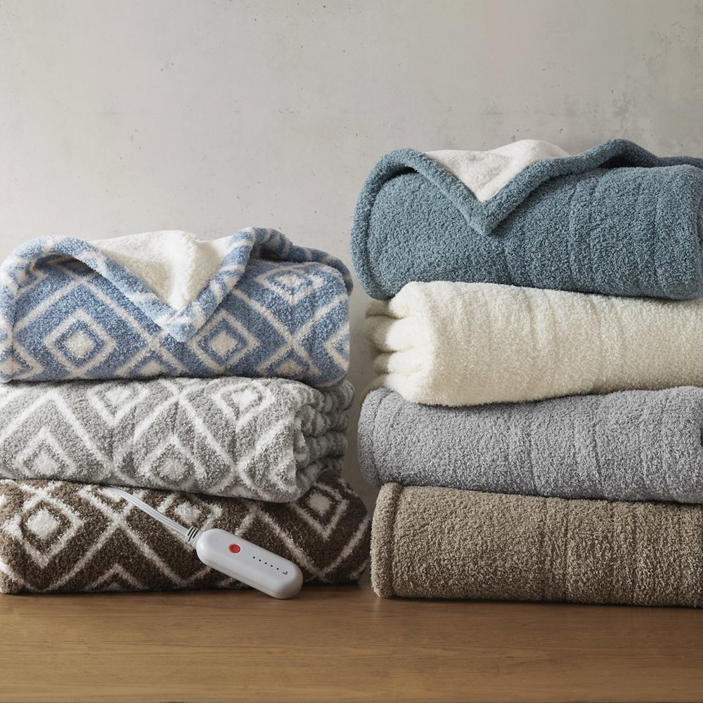 Amira Dream Soft Heated Throw in Brown Geo. Picture 5