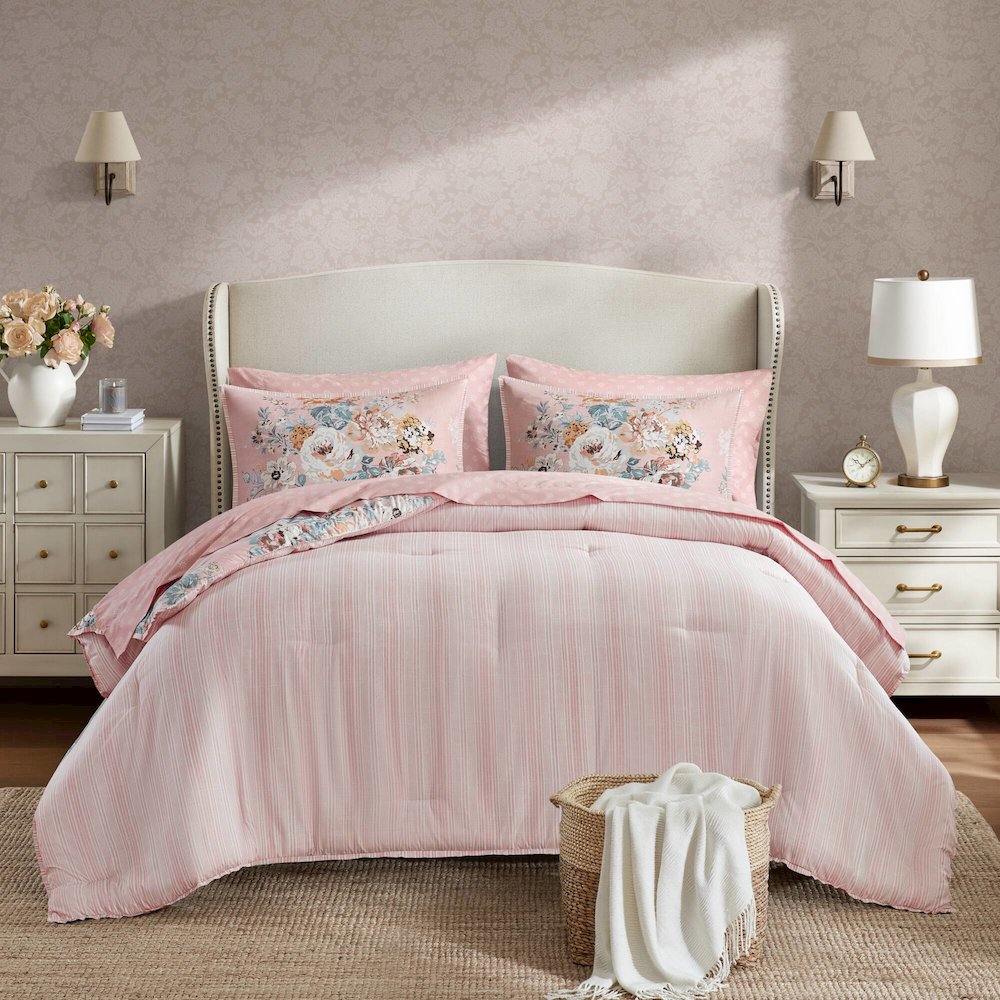Heather Cottagecore Collection Comforter. Picture 4