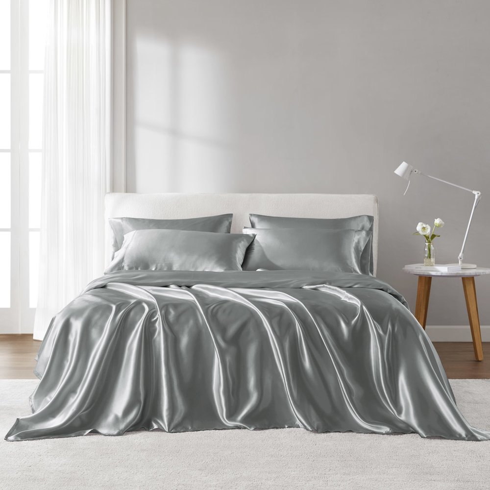 Satin Luxury Sheet Set in Grey. Picture 2
