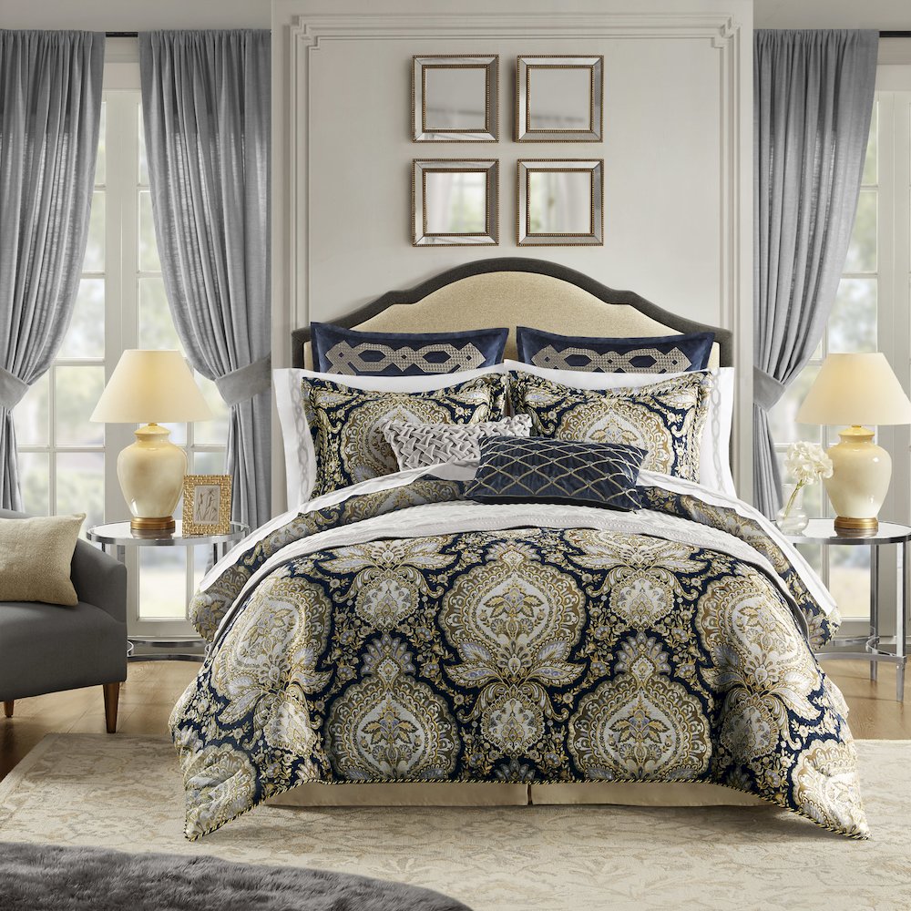 3 Piece Grey Quilt Set. Picture 3
