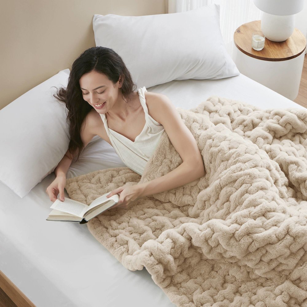 Ruched Fur Throw, Tan color. Picture 5