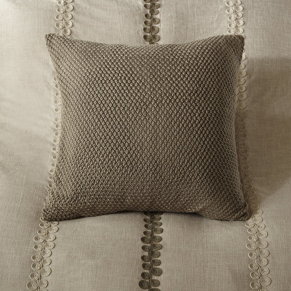 Chateau Comforter Set, Linen color. Picture 3
