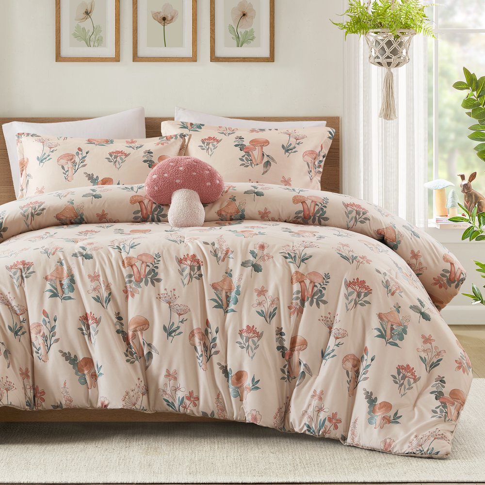 Gwen Mushroom Garden Comforter Set. Picture 1