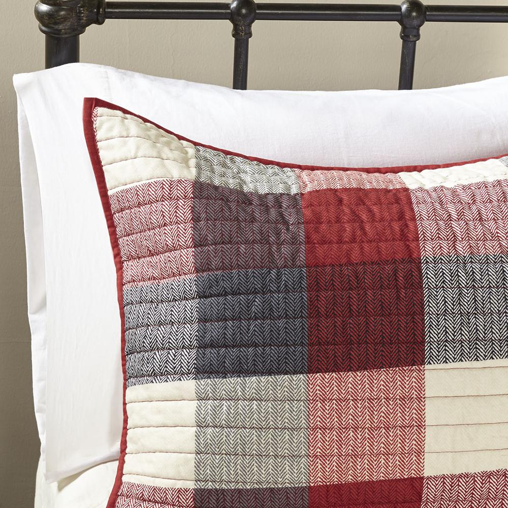 6 Piece Printed Herringbone Quilt Set with Throw Pillows. Picture 3