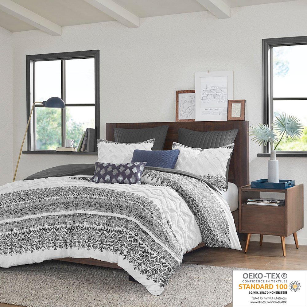 3 Piece Cotton Duvet Cover Set with Chenille Tufting. Picture 4