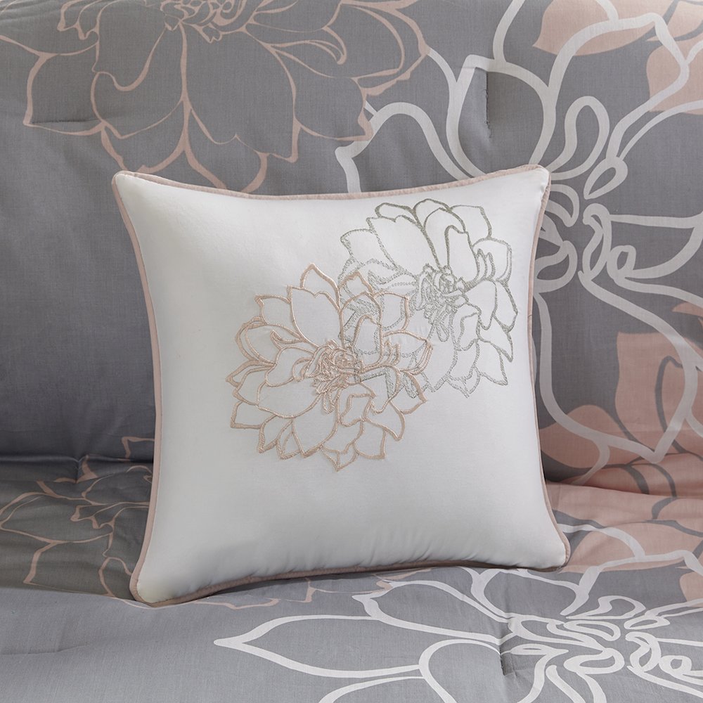 Comforter Set. Picture 5