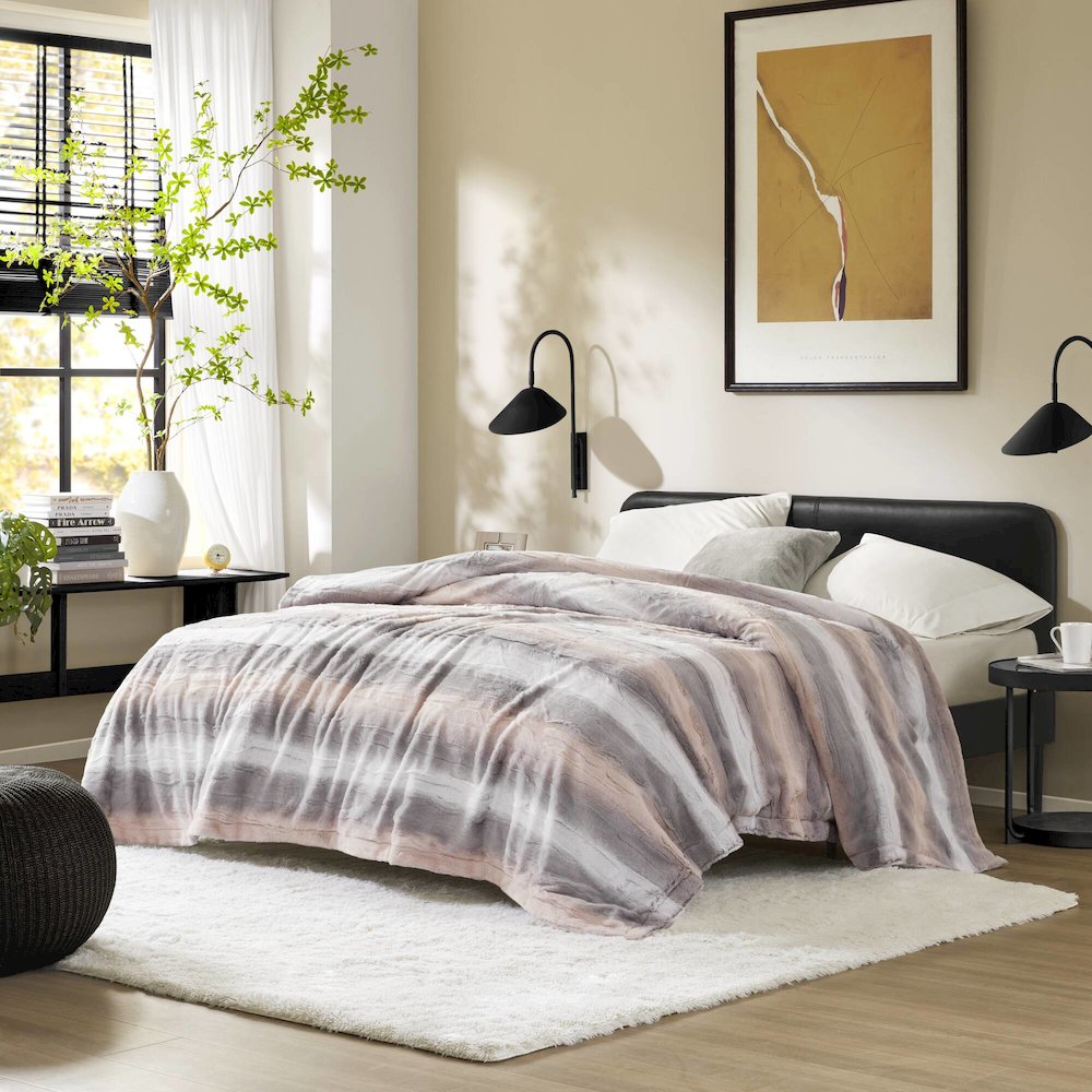 Zuri Faux Fur Blanket, Blush/Grey color. Picture 3