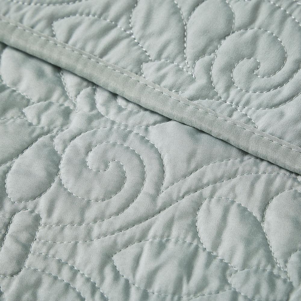 Quebec Oversized Quilted Throw, Seafoam color. Picture 3