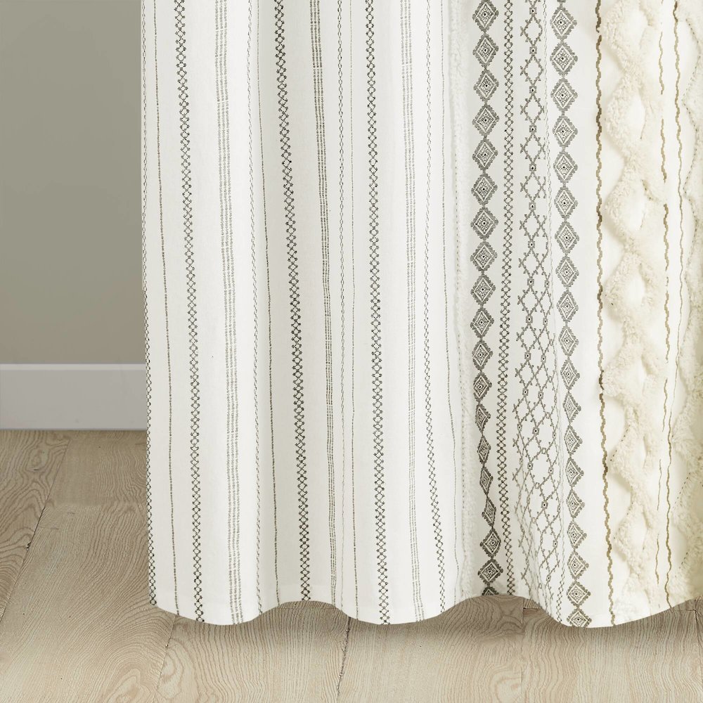 Imani Cotton Printed Shower Curtain with Chenille. Picture 3