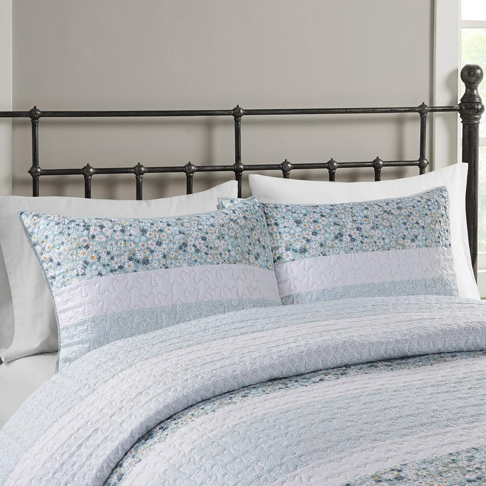 4 Piece Seersucker Quilt Set with Throw Pillow. Picture 3