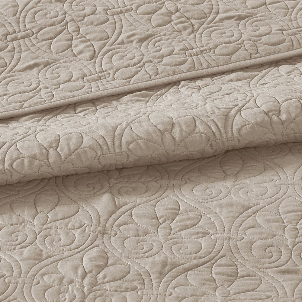 Reversible Bedspread Set. Picture 3