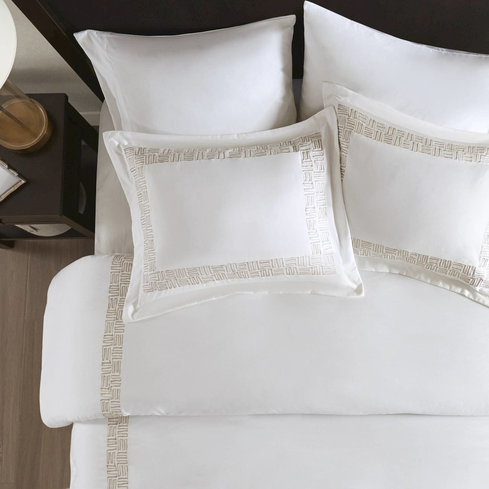3 Piece Cotton Sateen with Embroidery Duvet Set. Picture 5