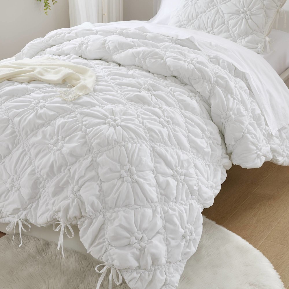 Lily 2PCS Comforter Set, White color. Picture 2
