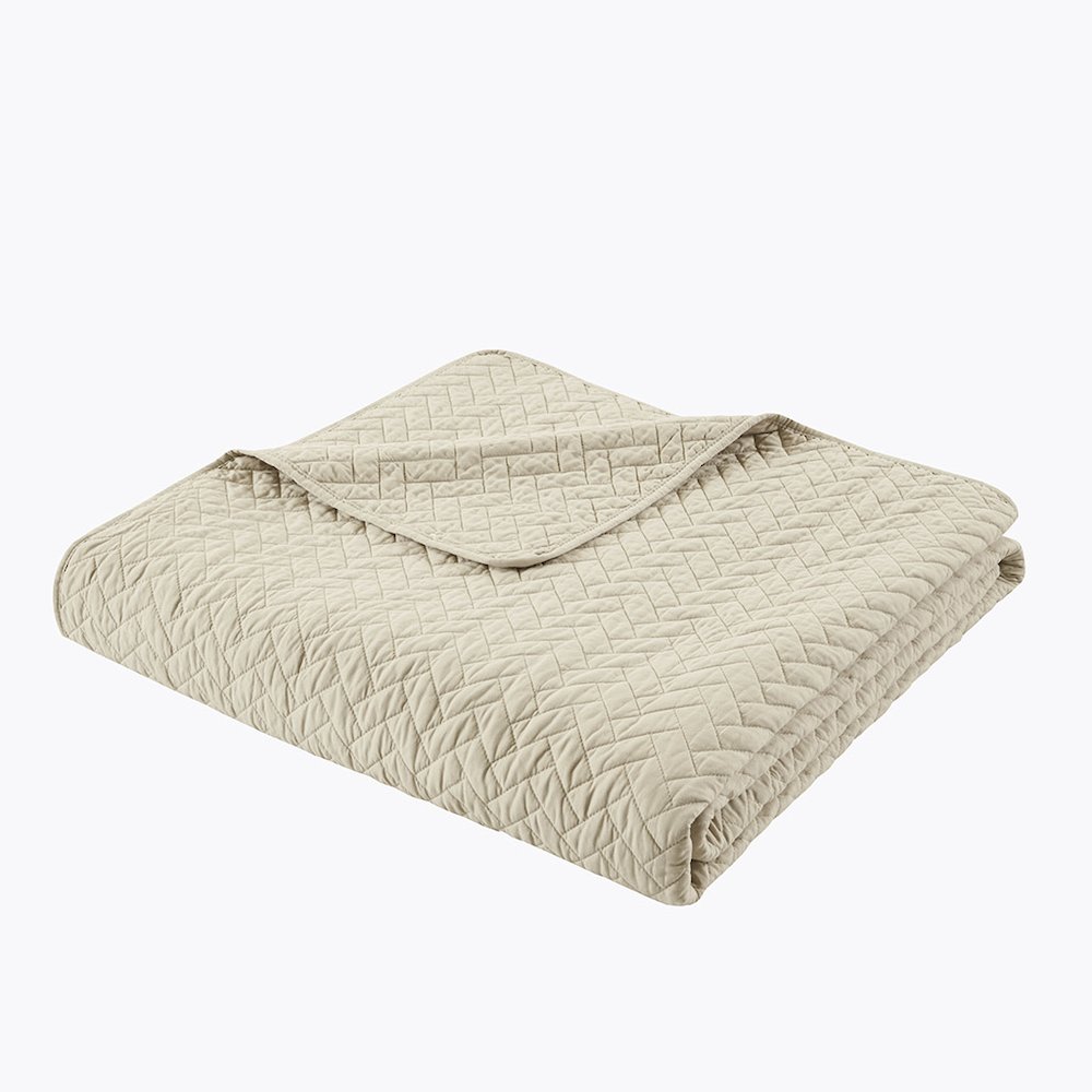 3 Piece Luxurious Oversized Quilt Set. Picture 1
