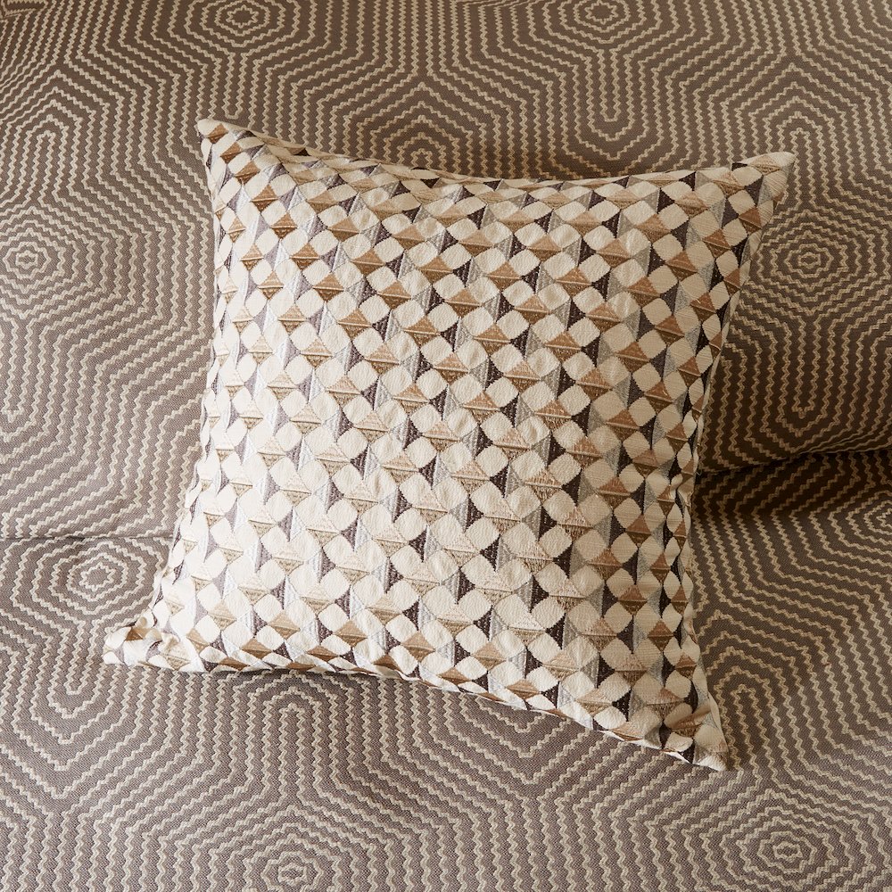 Comforter Set. Picture 5