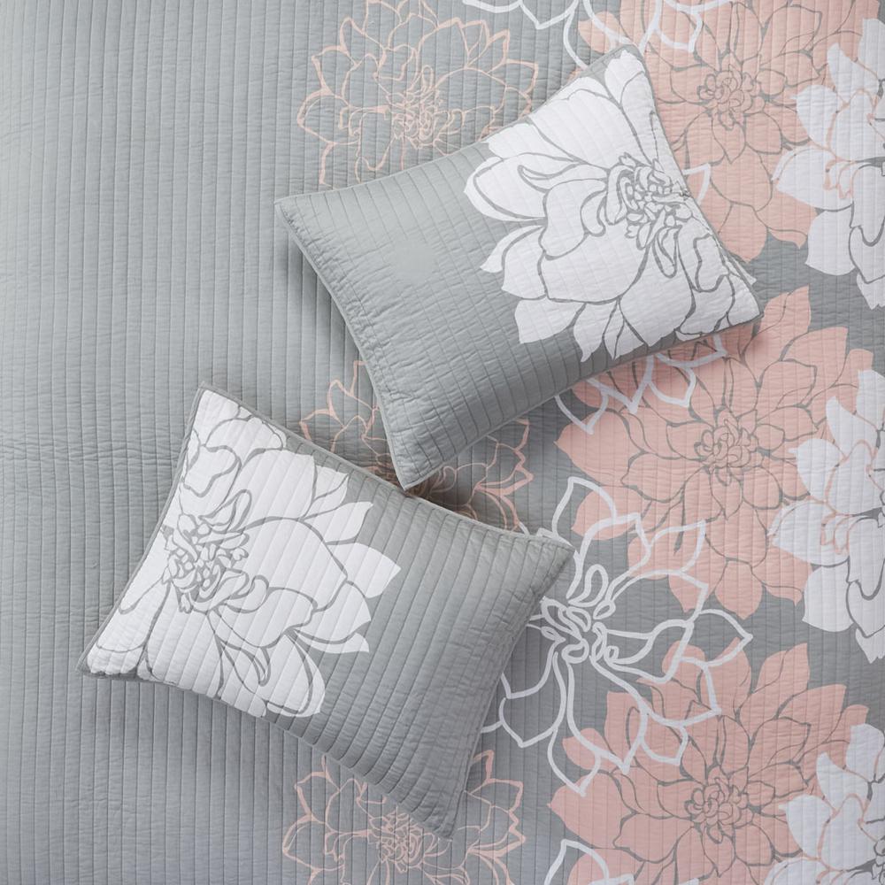 6 Piece Printed Cotton Quilt Set with Throw Pillows. Picture 2