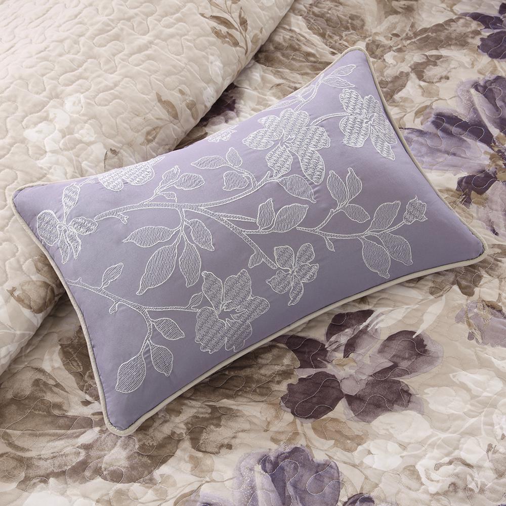 6 Piece Printed Quilt Set with Throw Pillows. Picture 3