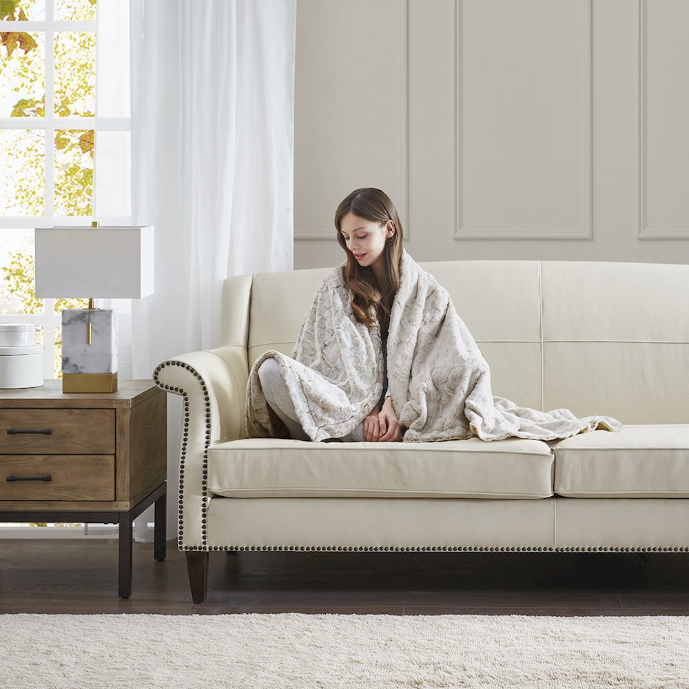 Oversized Faux Fur Throw. Picture 2