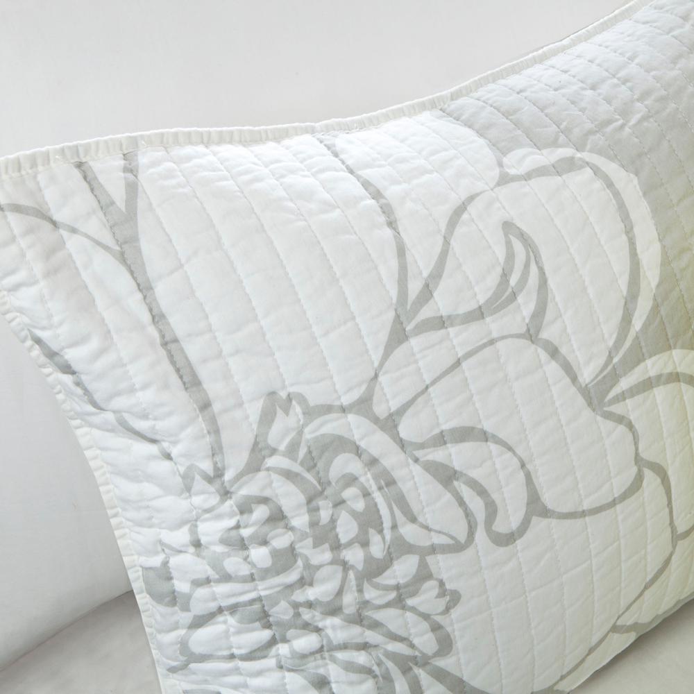 6 Piece Printed Cotton Quilt Set with Throw Pillows. Picture 4