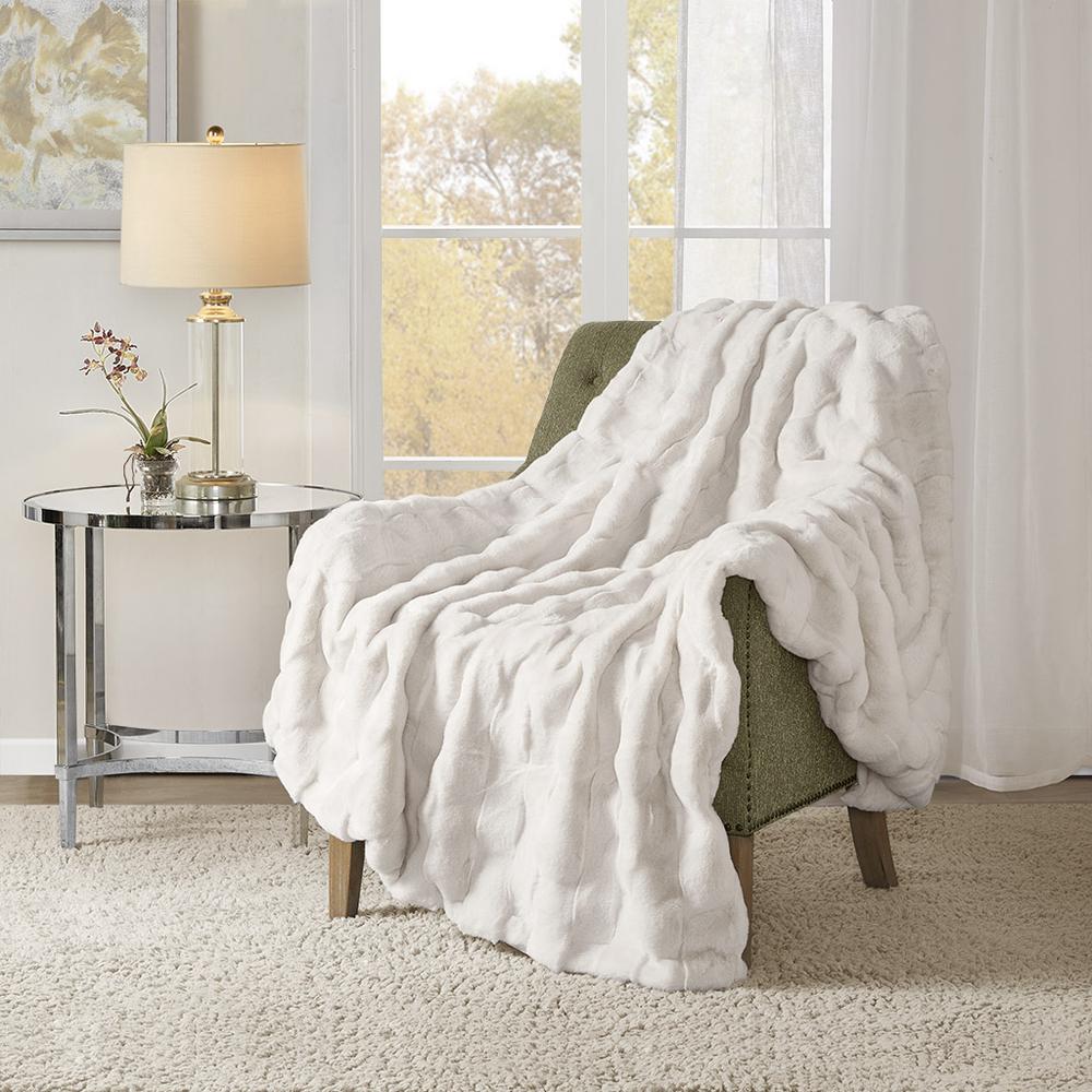 Faux Fur Throw. Picture 5