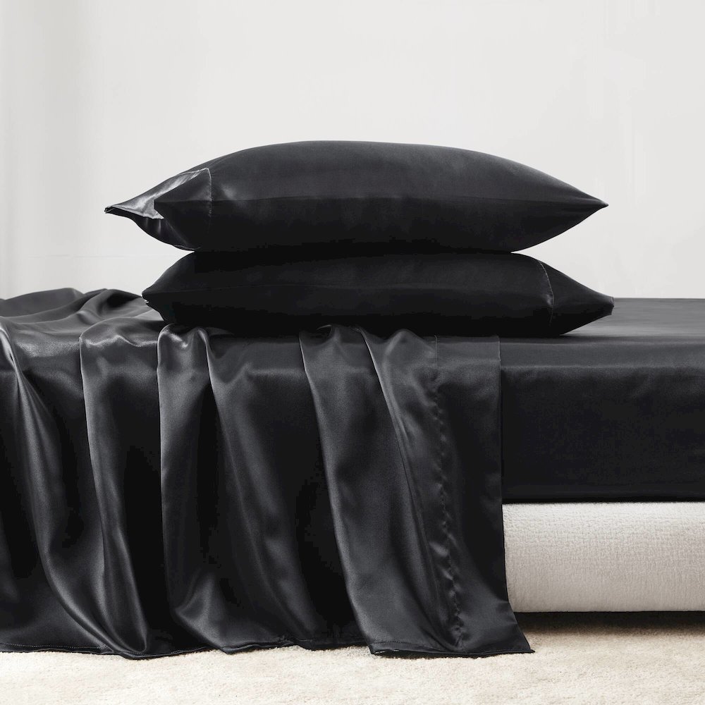 Satin Luxury Sheet Set in Black. Picture 3