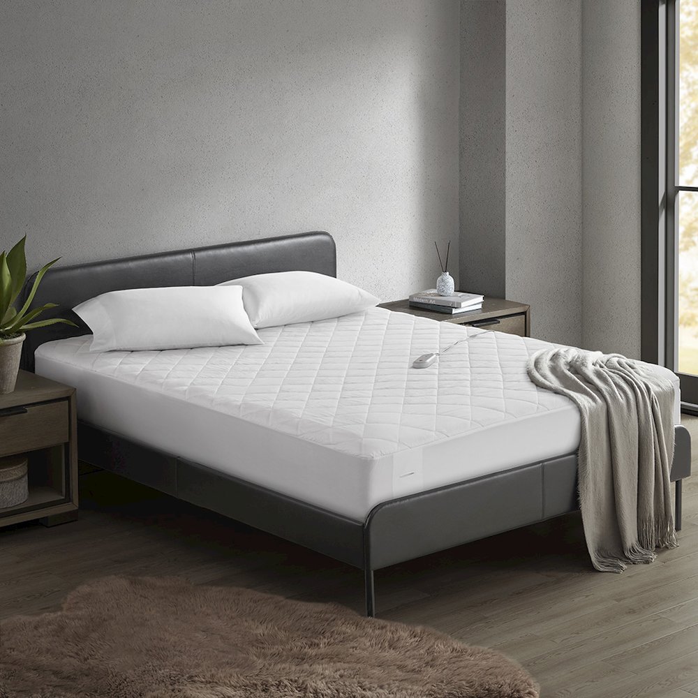 Embossed Microfiber Heated Mattress Pad in White. Picture 2
