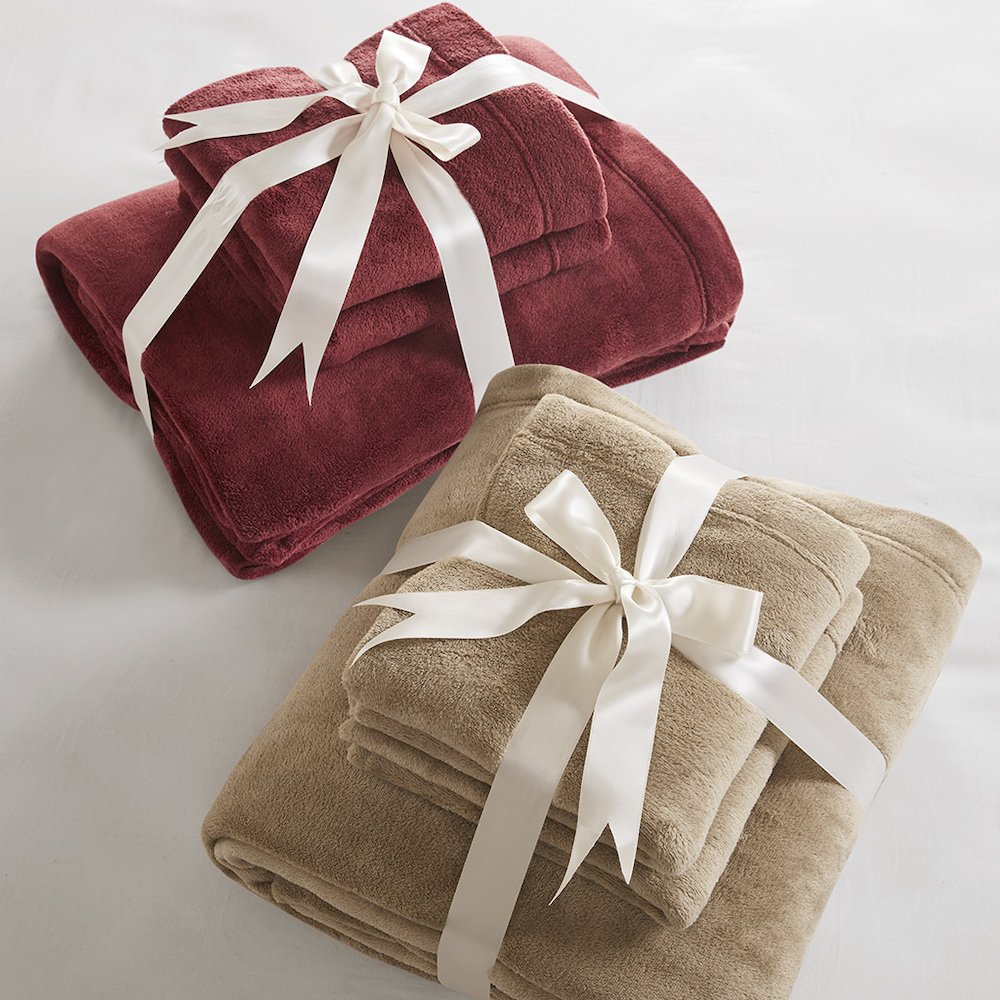 Soloft Plush Micro Plush Sheet Set in Burgundy. Picture 2