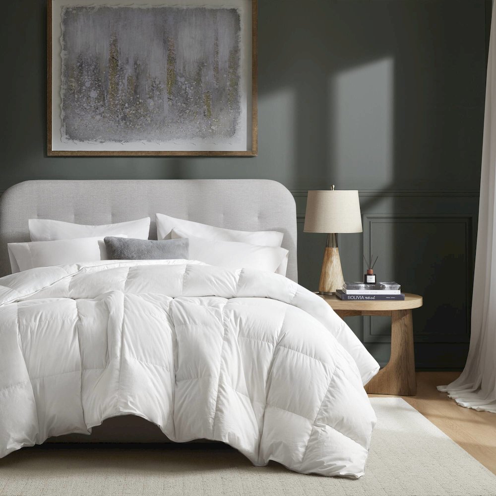 100% Cotton Shell Comforter, White color. Picture 2