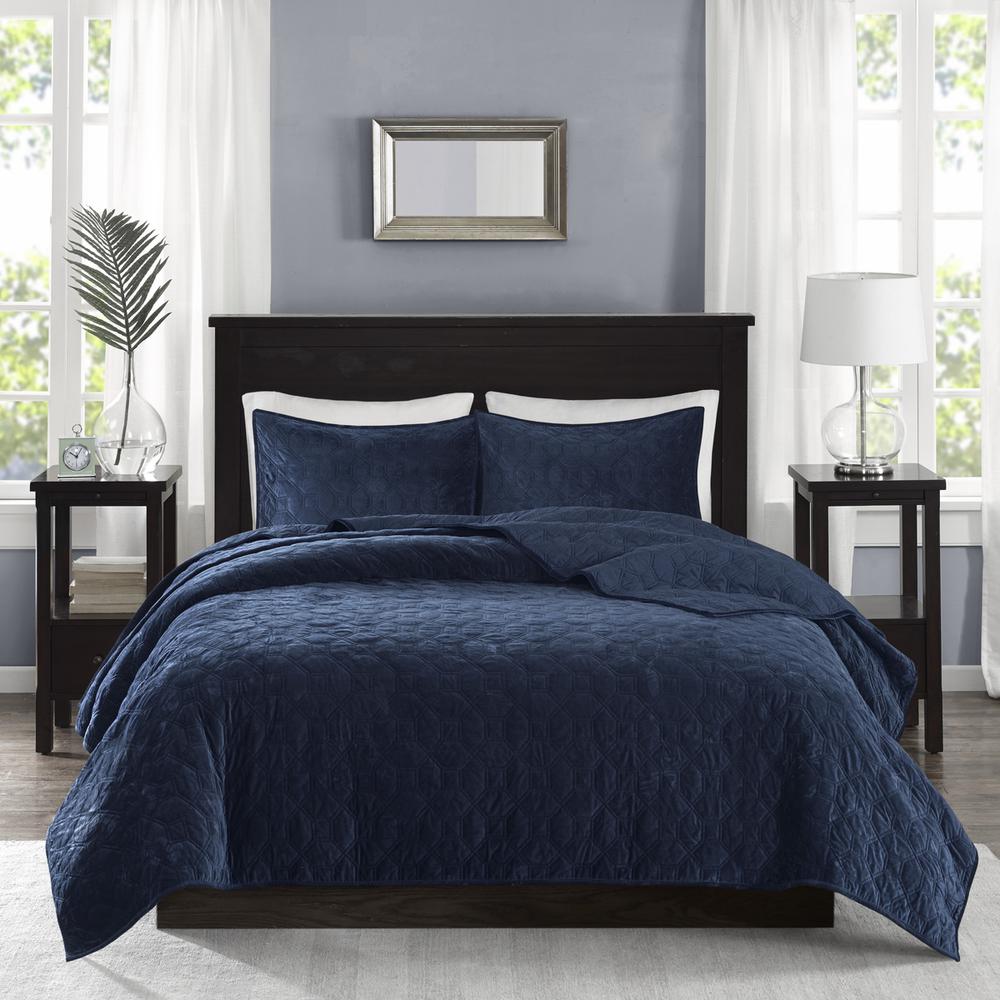 Harper 3 Piece Velvet Quilt Set, Navy color. Picture 2