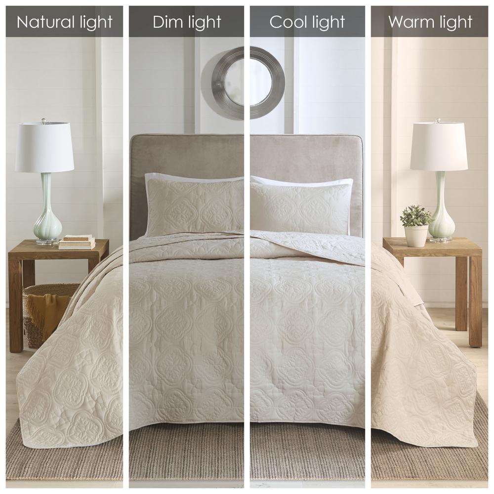 Oakley 3 Piece Reversible Bedspread Set, Cream color. Picture 1