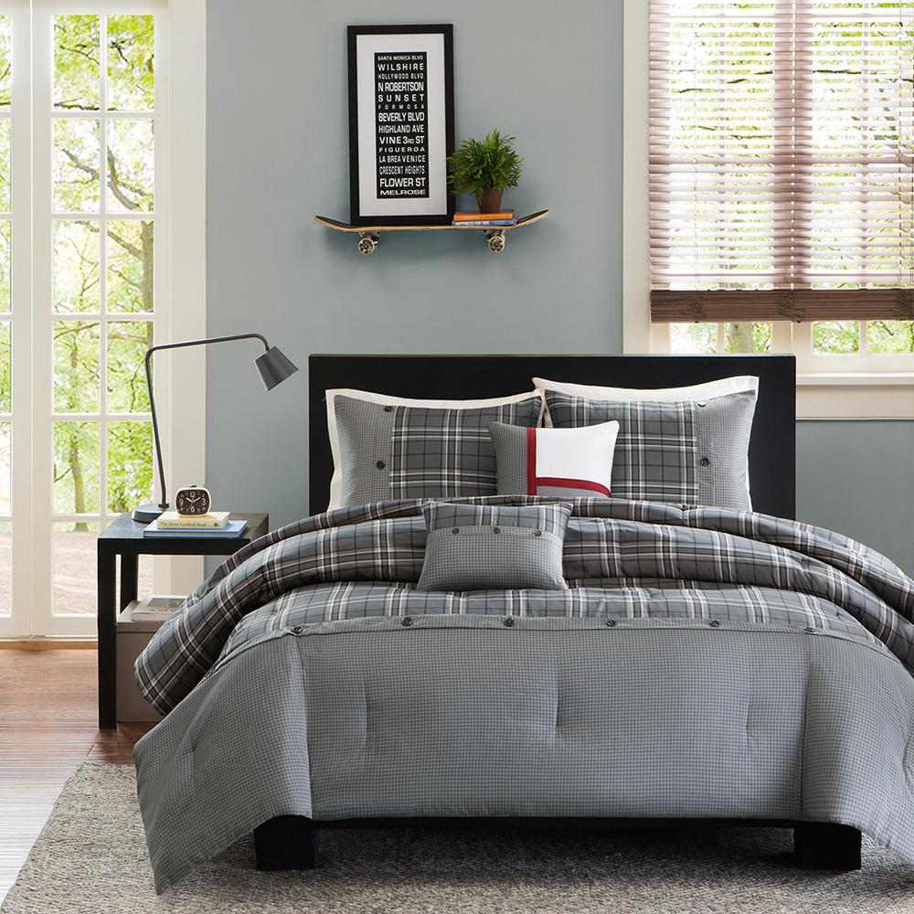 Comforter Set. Picture 2