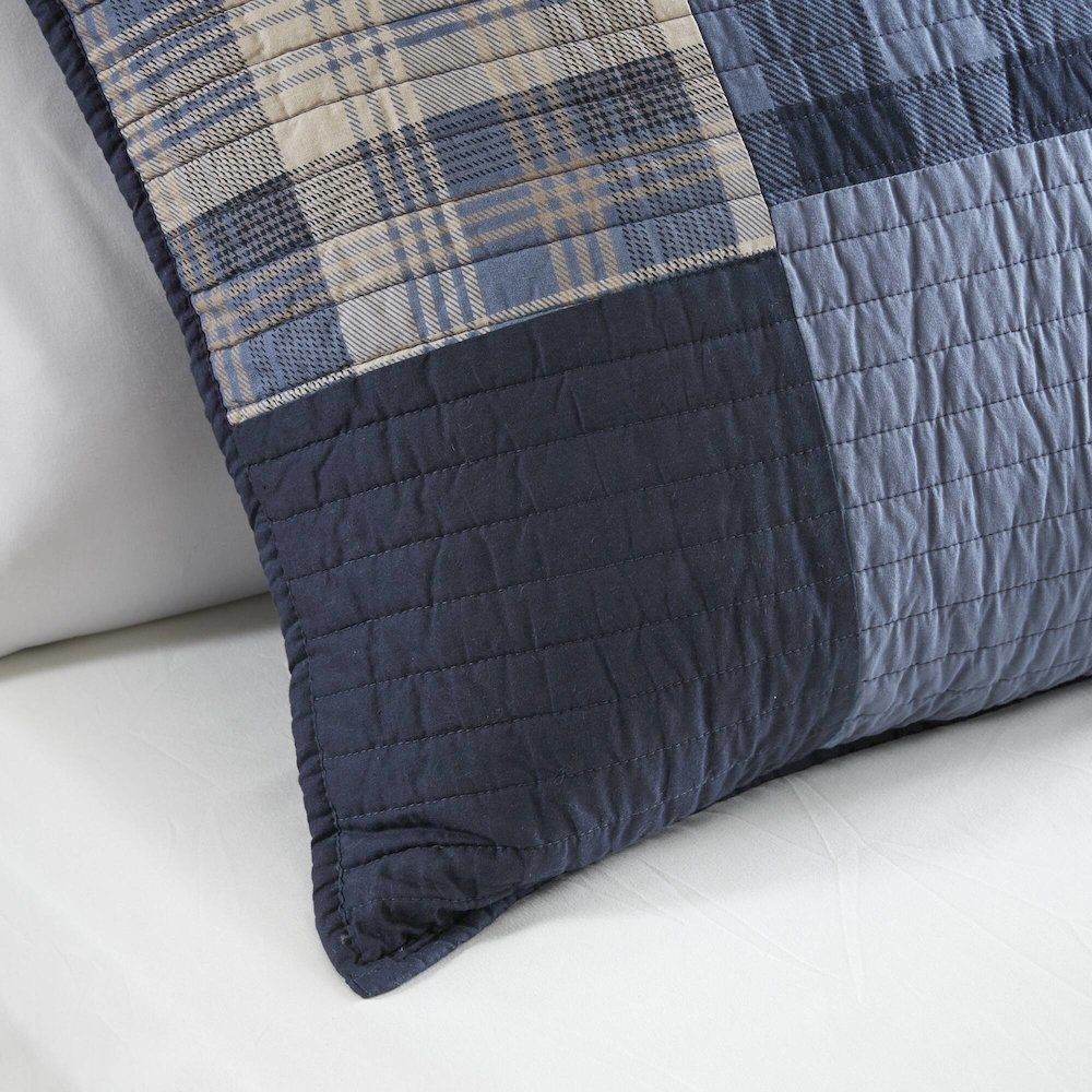 Winter Hills Oversized Cotton Quilt Set. Picture 5