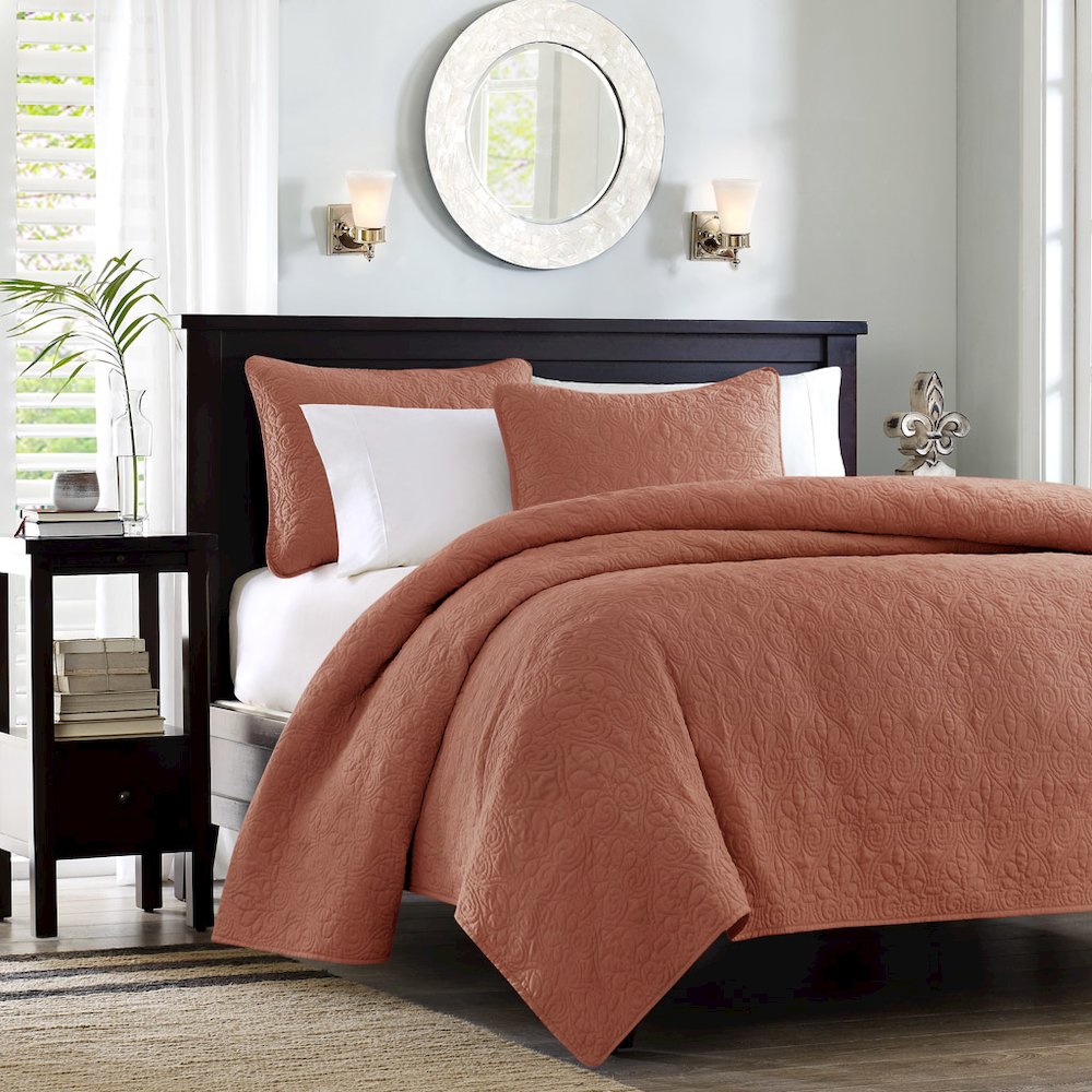 Quebec 3 Piece Reversible Quilt Set, Clay Red color. Picture 1