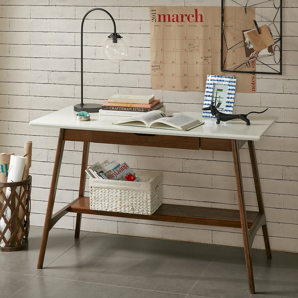 Desk. Picture 4