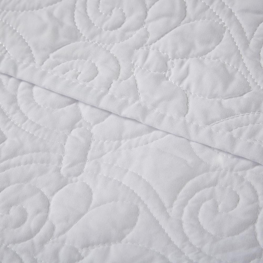 Quebec Oversized Quilted Throw, White color. Picture 4