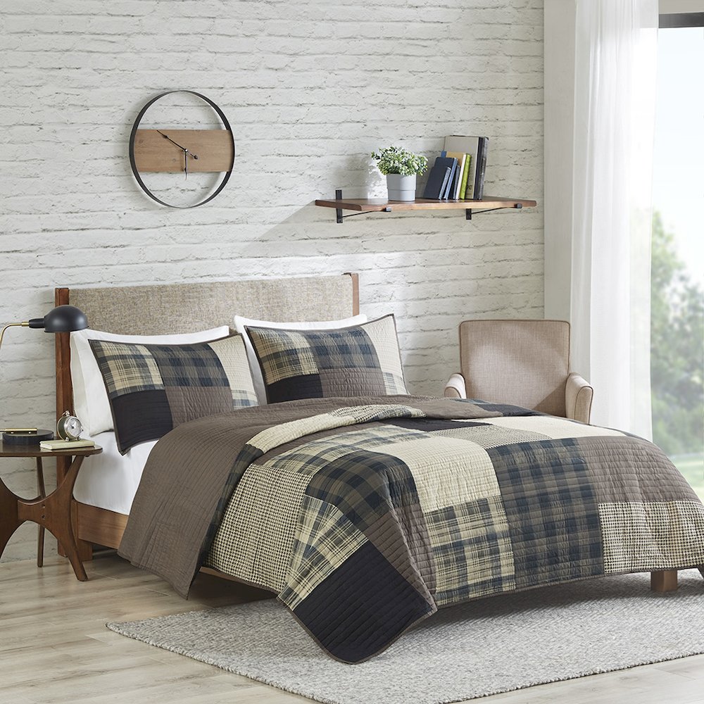 Winter Hills Oversized Cotton Quilt Set, Tan color. Picture 1