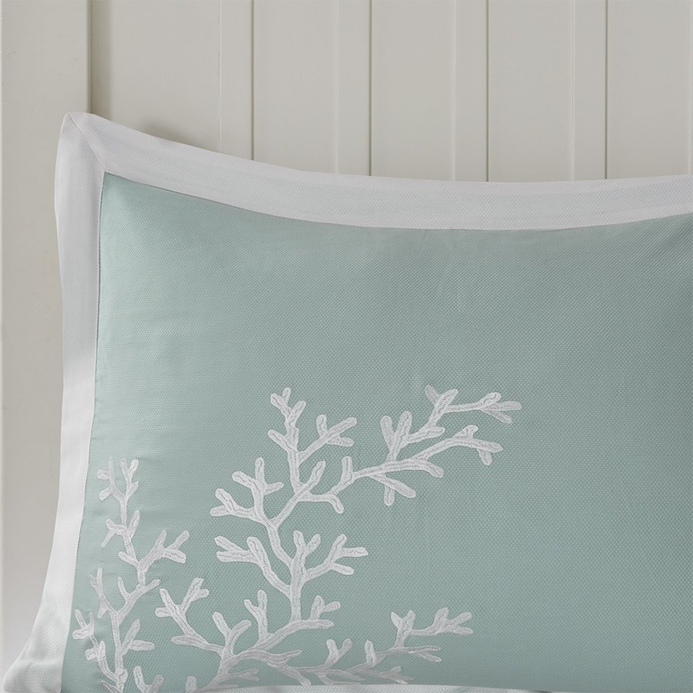 Comforter Set. Picture 5