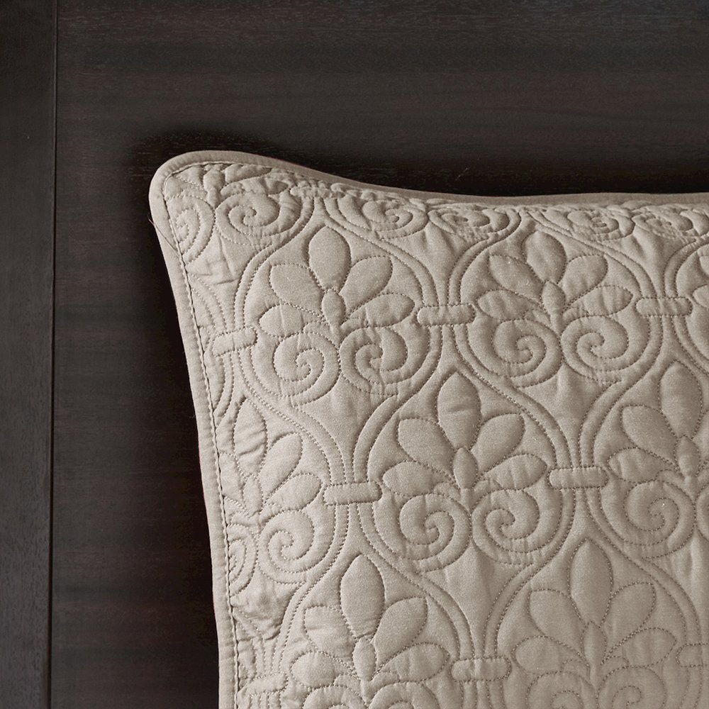 Reversible Bedspread Set. Picture 1