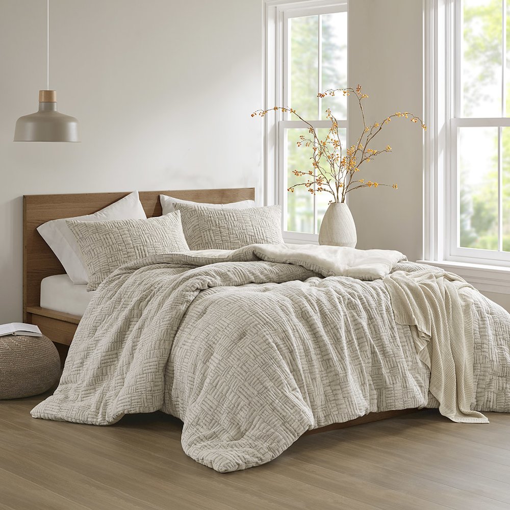 Harper Oversized Cotton Matelasse Comforter Set in Natural Color. Picture 1