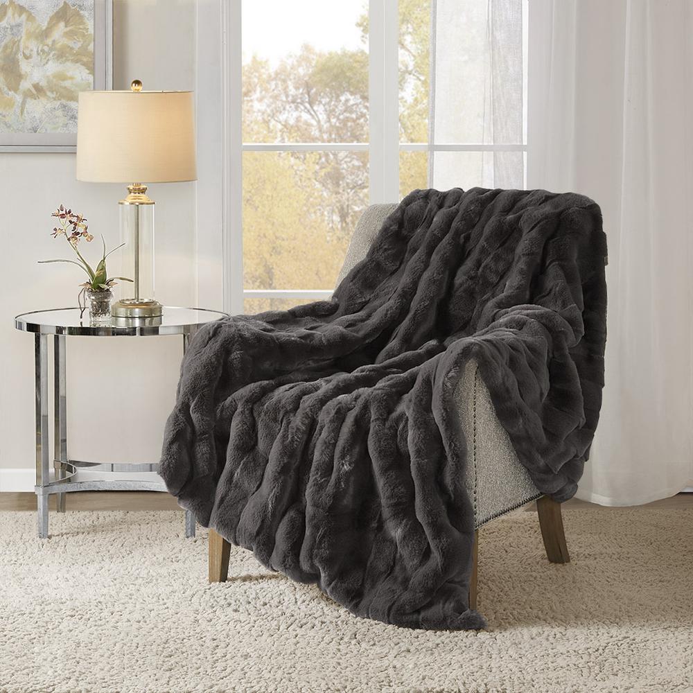 Faux Fur Throw. Picture 1