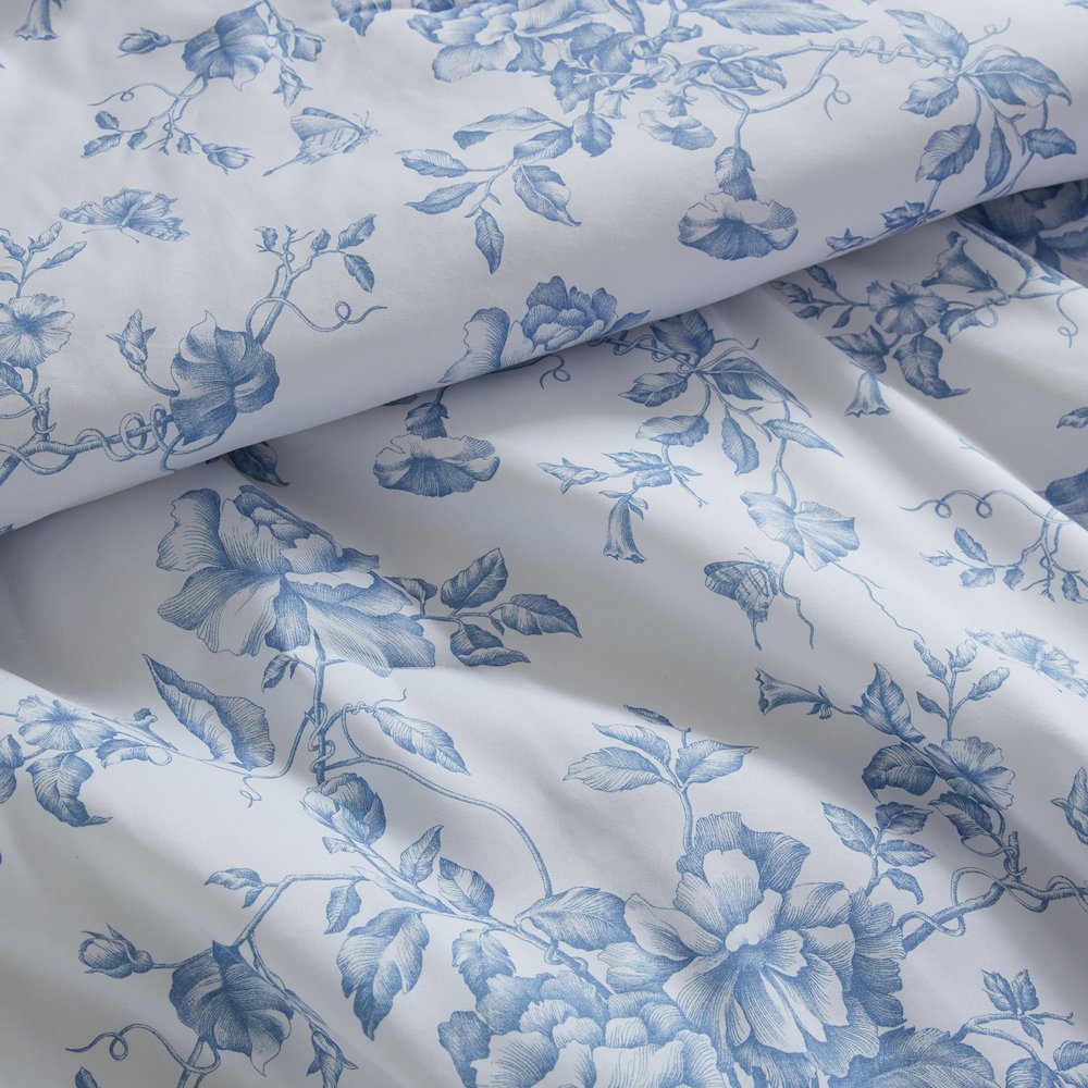 5 Pieces Comforter Set with Decorative Pillows. Picture 2