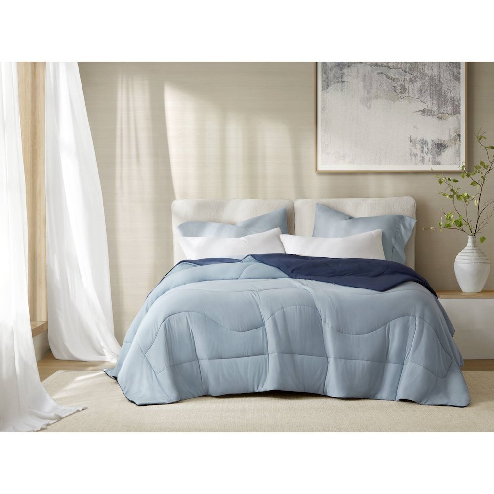 Cooling Reversible Tencel Comforter Blanket, Blue color. Picture 5