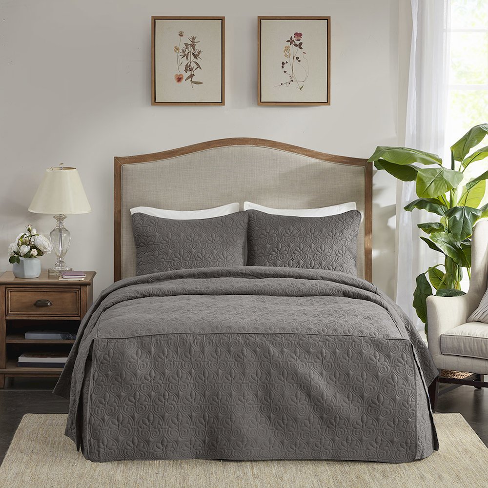 3 Piece Split Corner Pleated Quilted Bedspread. Picture 2